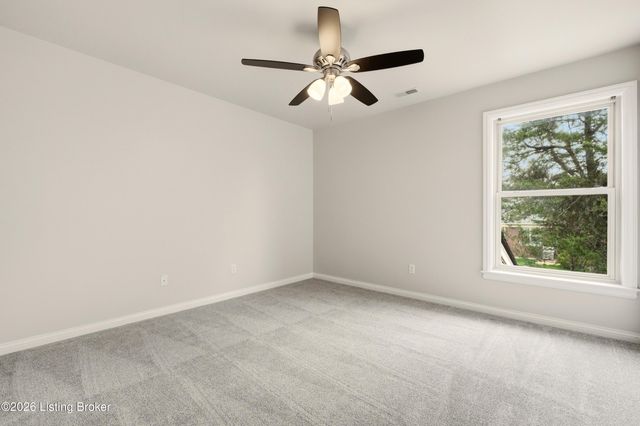 4009 Sunny Crossing Dr, Louisville, KY 40299