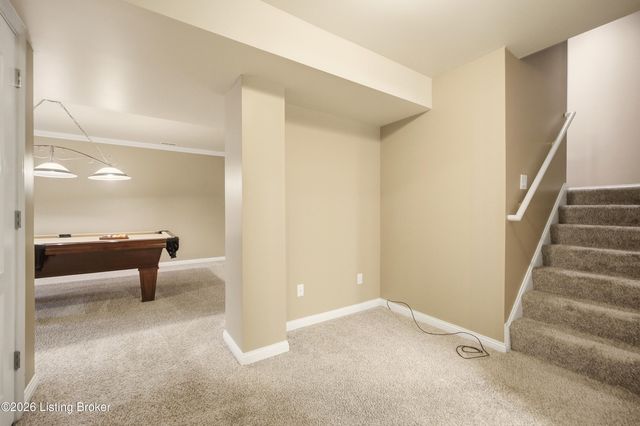 4009 Sunny Crossing Dr, Louisville, KY 40299