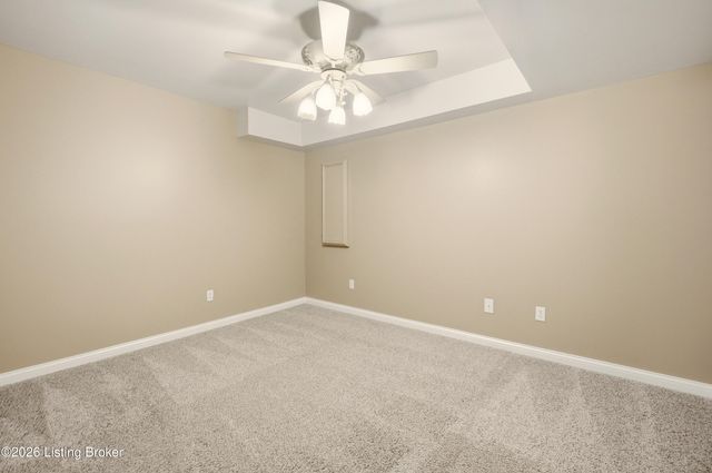 4009 Sunny Crossing Dr, Louisville, KY 40299