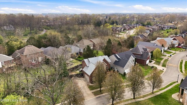 4009 Sunny Crossing Dr, Louisville, KY 40299