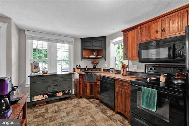 536 W HIGH ST, Manheim, PA 17545