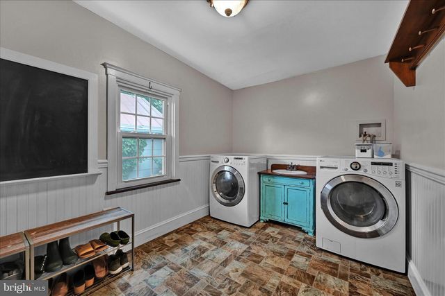 536 W HIGH ST, Manheim, PA 17545