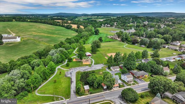 536 W HIGH ST, Manheim, PA 17545