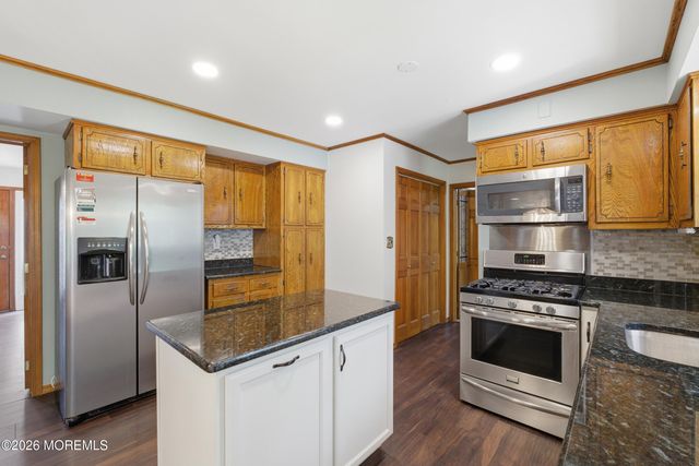 7 Oakland Road, Old Bridge, NJ 08857