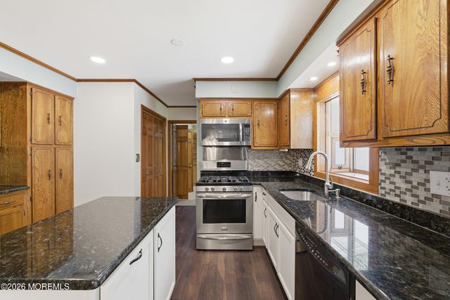 7 Oakland Road, Old Bridge, NJ 08857