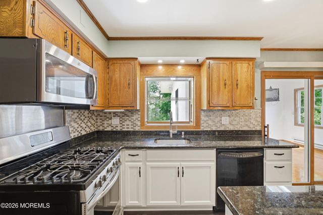7 Oakland Road, Old Bridge, NJ 08857