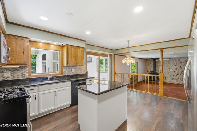 7 Oakland Road, Old Bridge, NJ 08857