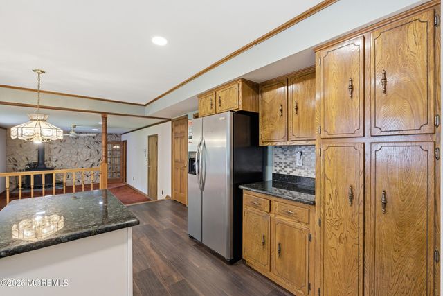 7 Oakland Road, Old Bridge, NJ 08857