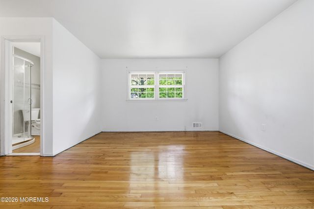 7 Oakland Road, Old Bridge, NJ 08857