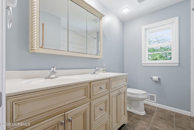 7 Oakland Road, Old Bridge, NJ 08857