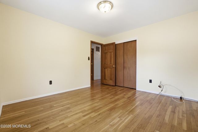 7 Oakland Road, Old Bridge, NJ 08857