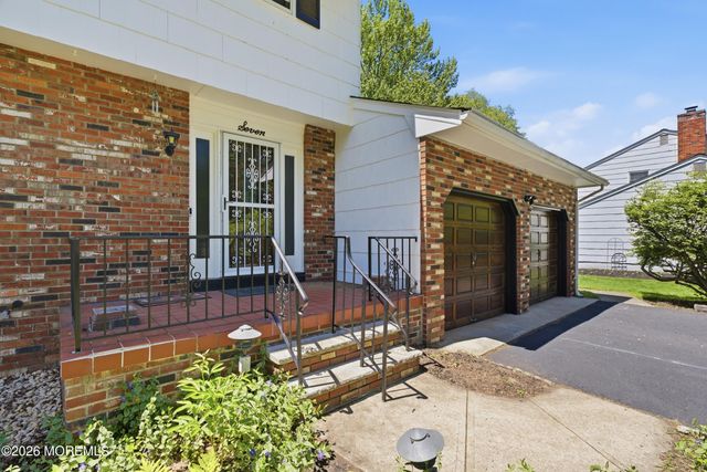 7 Oakland Road, Old Bridge, NJ 08857