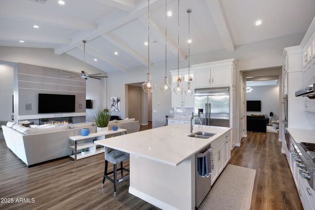 10420 E TRILLIUM Avenue, Mesa, AZ 85212