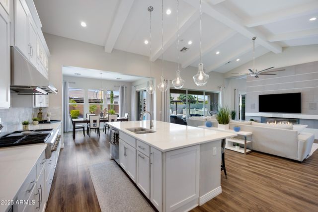 10420 E TRILLIUM Avenue, Mesa, AZ 85212