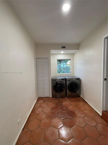 2153 SW 13th St, Miami, FL 33145