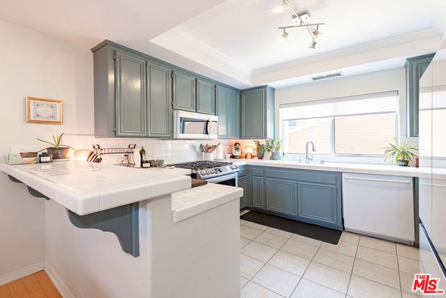 10924 Bloomfield Street 6, North Hollywood, CA 91602