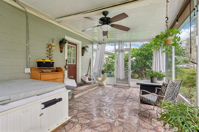 37350 OAK LANE, Umatilla, FL 32784
