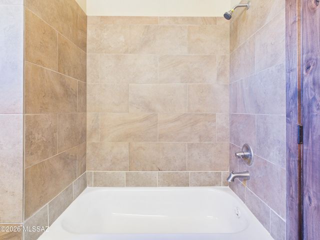 9537 N Albatross Drive, Tucson, AZ 85742