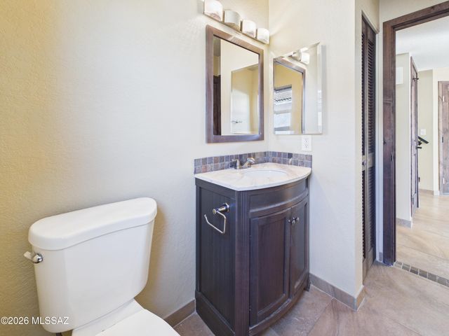 9537 N Albatross Drive, Tucson, AZ 85742
