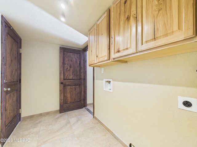 9537 N Albatross Drive, Tucson, AZ 85742