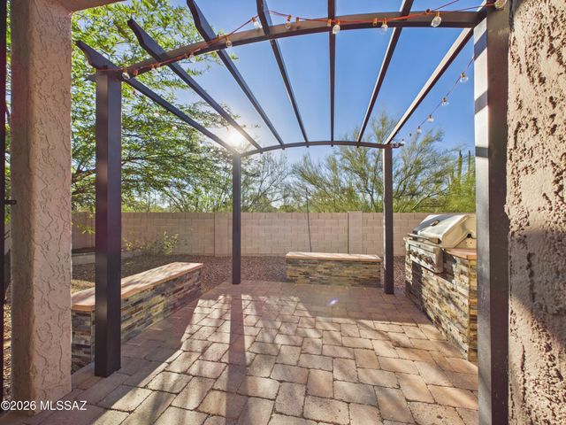 9537 N Albatross Drive, Tucson, AZ 85742