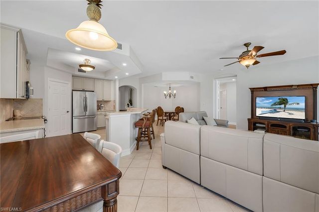 1285 Rialto WAY 102, Naples, FL 34114