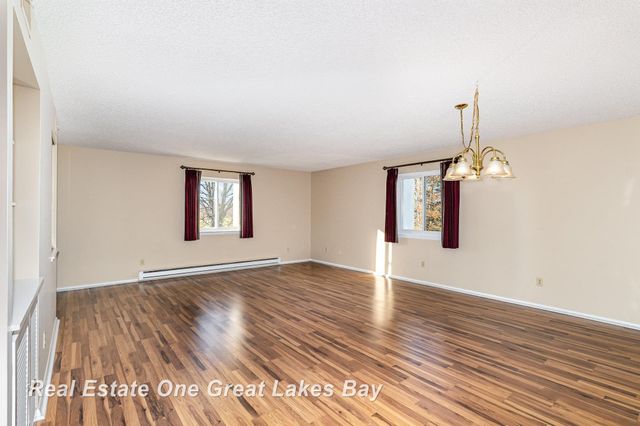 955 Kennely Road J162, Saginaw, MI 48609