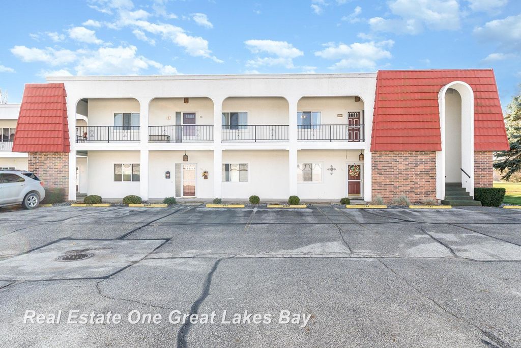 955 Kennely Road J162, Saginaw, MI 48609