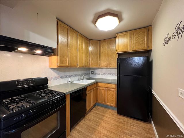 70 Barker Street 705, Mount Kisco, NY 10549