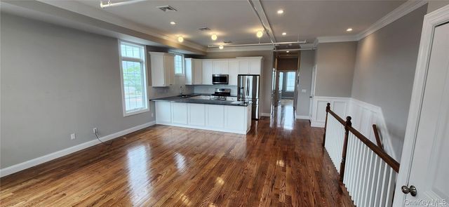 22 Bayville Avenue, Bayville, NY 11709