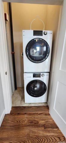 22 Bayville Avenue, Bayville, NY 11709