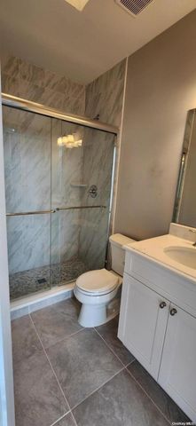 22 Bayville Avenue, Bayville, NY 11709