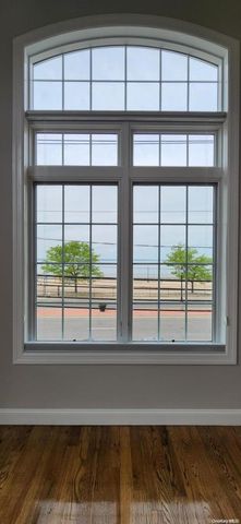 22 Bayville Avenue, Bayville, NY 11709