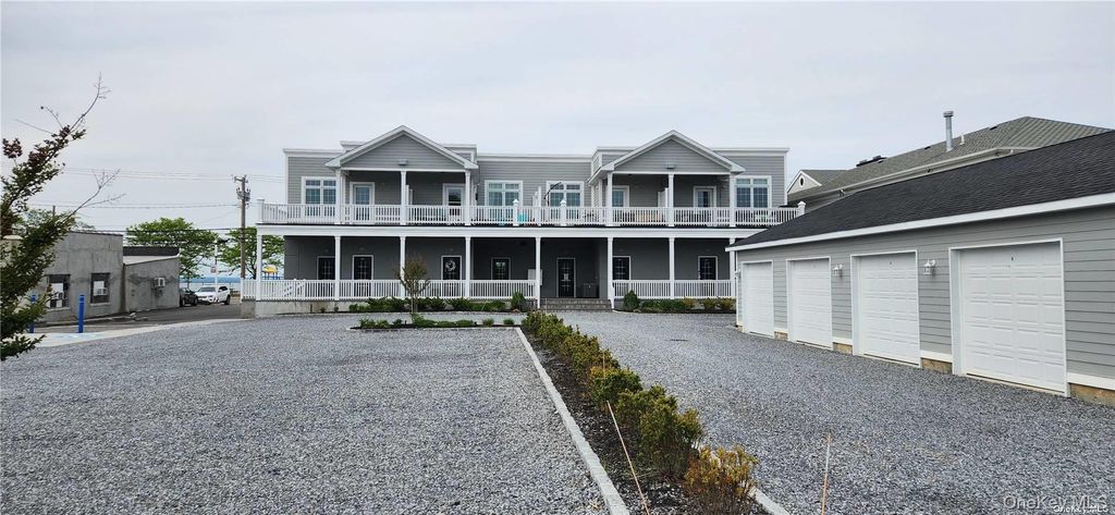 22 Bayville Avenue, Bayville, NY 11709