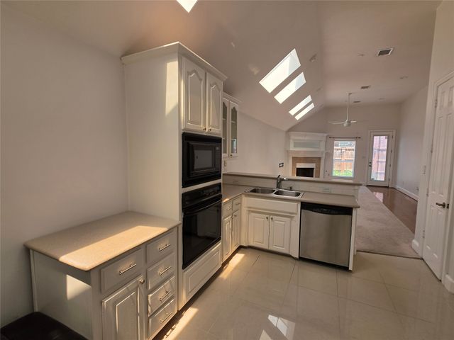8207 Persimmon Street, Irving, TX 75063