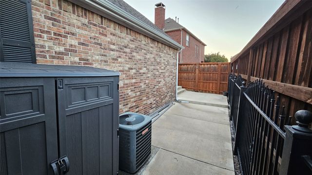 8207 Persimmon Street, Irving, TX 75063