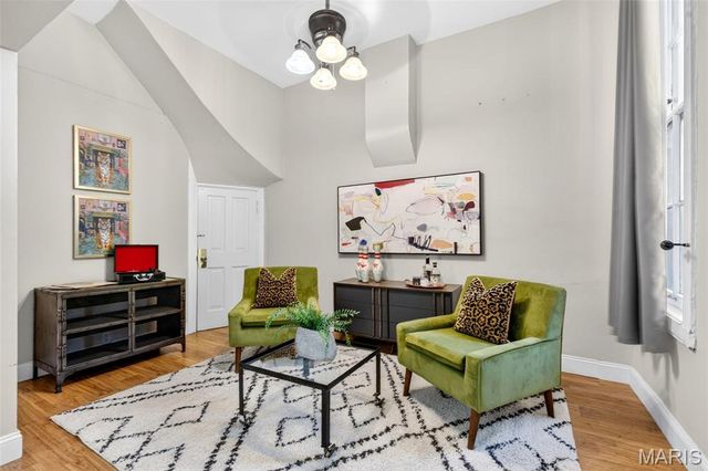 2708 Indiana Avenue, St Louis, MO 63118