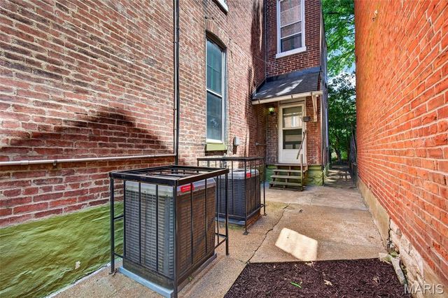 2708 Indiana Avenue, St Louis, MO 63118