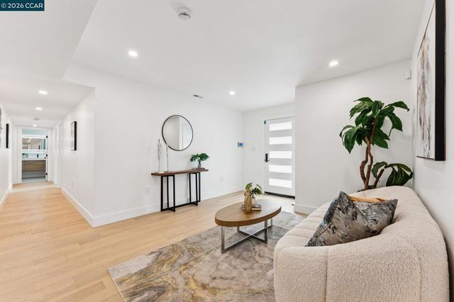 2090 Wrenn, Oakland, CA 94602