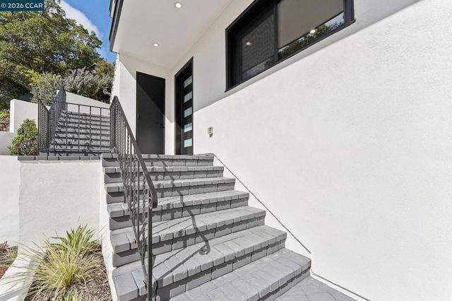 2090 Wrenn, Oakland, CA 94602