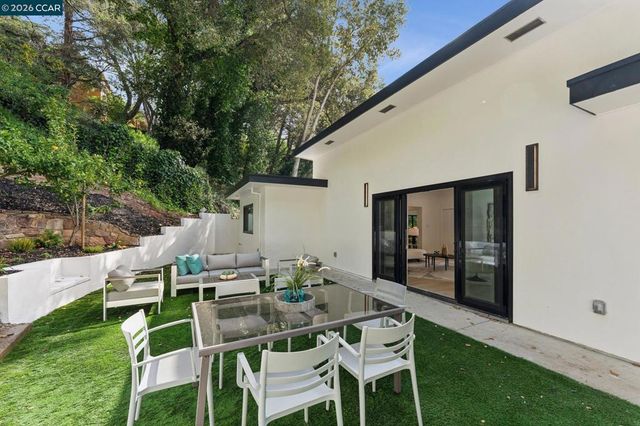 2090 Wrenn, Oakland, CA 94602