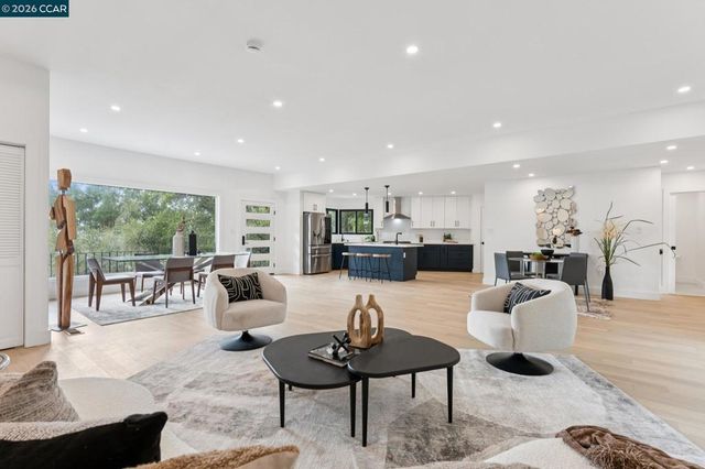 2090 Wrenn, Oakland, CA 94602