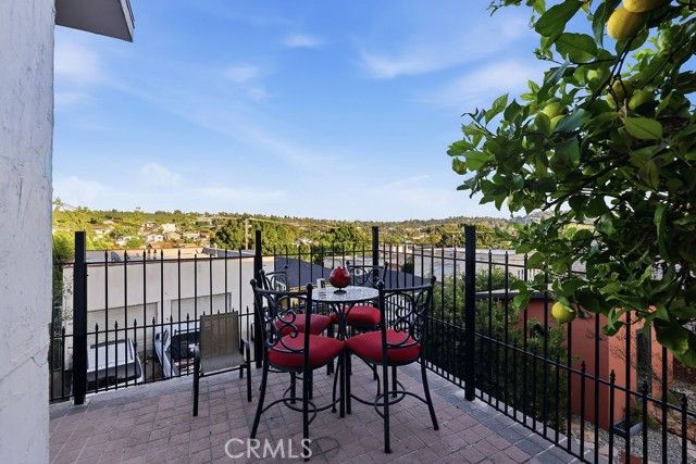 3944 wawona, Los Angeles, CA 90065