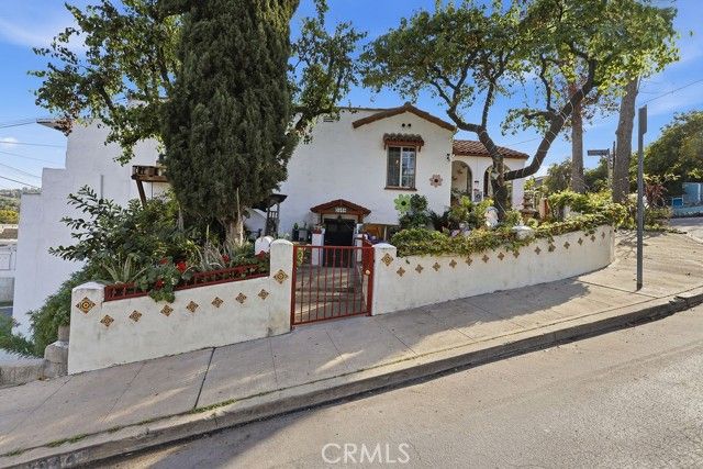 3944 wawona, Los Angeles, CA 90065