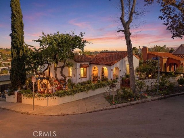 3944 wawona, Los Angeles, CA 90065