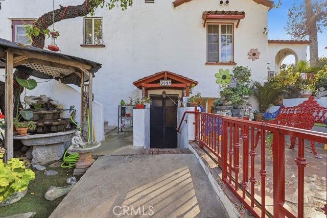 3944 wawona, Los Angeles, CA 90065