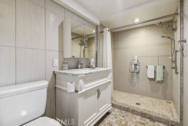 3944 wawona, Los Angeles, CA 90065