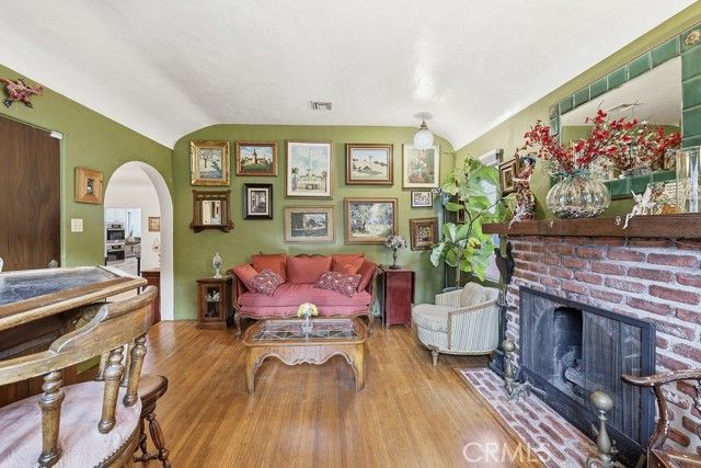 3944 wawona, Los Angeles, CA 90065