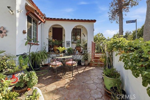 3944 wawona, Los Angeles, CA 90065