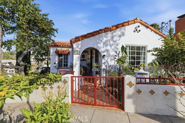 3944 wawona, Los Angeles, CA 90065